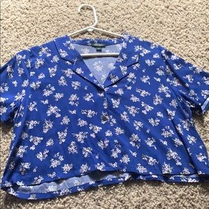 Wild Fable blue flowered cropped tee.